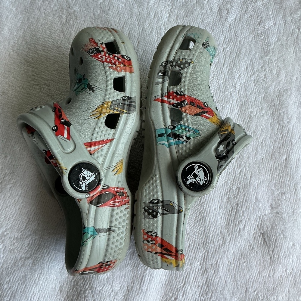 CROCS Kids Water Shoes with Car Print - Picture 6 of 9